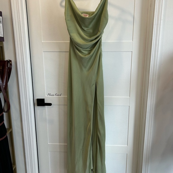 Showpo. JEWELLE MIDI DRESS - HIGH SPLIT COWL NECK SATIN DRESS IN GREEN size 6 - Picture 5 of 8
